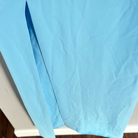 NWOT Cherri Gown in Pacific
Amanda Uprichard 🔥HOT CURRENT STYLE & Sold Out🔥 - Picture 7 of 8